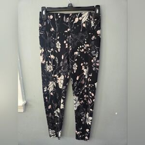 Victoria’s Secret Incredible Essential Legging High Waist 7/8 Size 4 Capri Gym